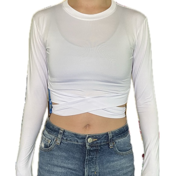 Tops - White long sleeve crop top